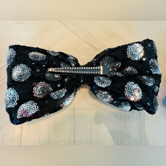 Official Disney Minnie Mouse Oversized Sequin Bow Headband/Hair Accessory - Picture 9 of 9